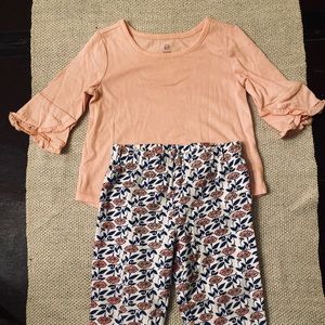 Peach Gap shirt with two matching pairs of pants